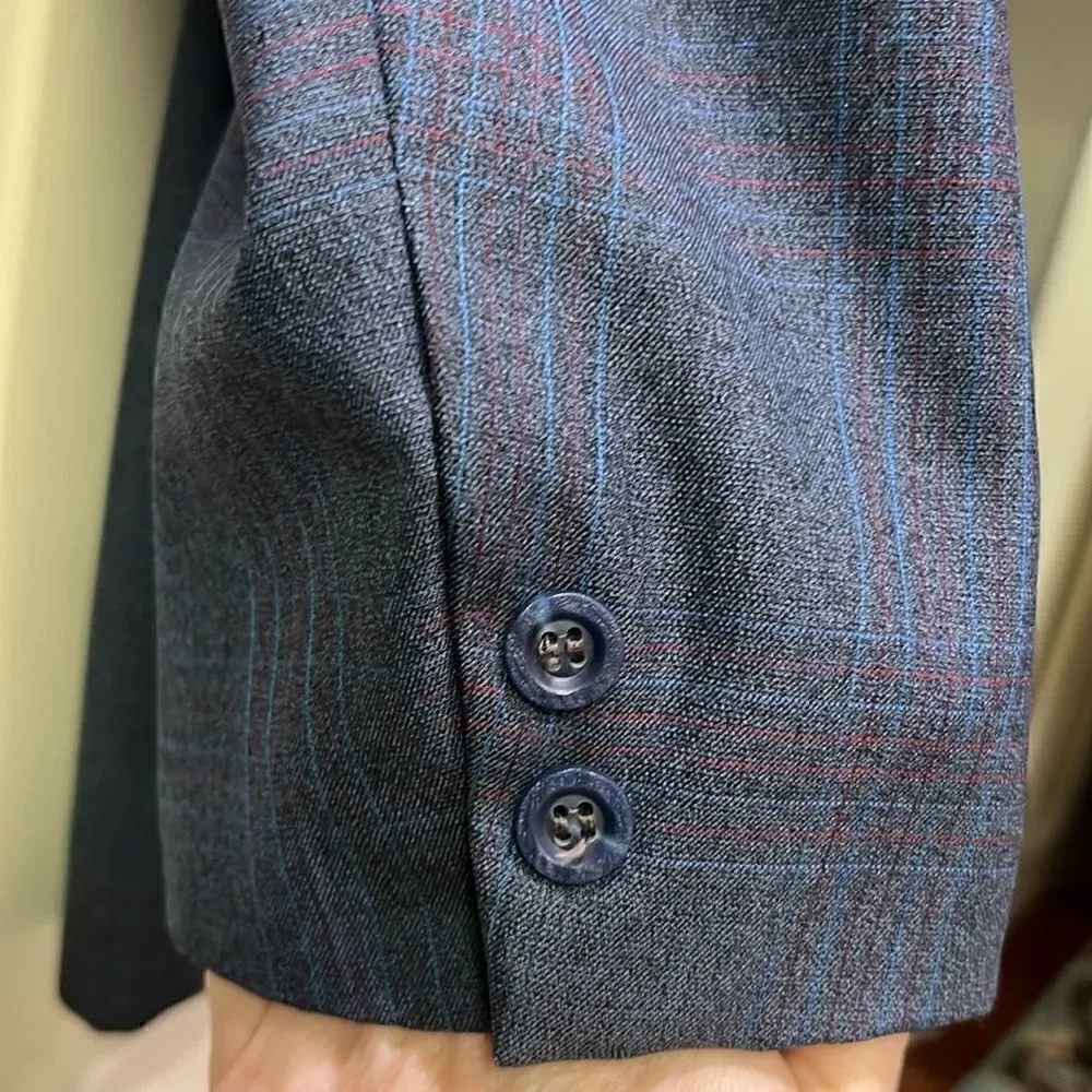 Madden’s Arcadia, LA Curly Men’s Sports Coat Blue Grey w Blue & Red Stripes